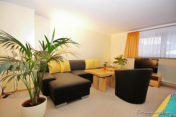 Blick vom Schlafbereich zum Wohnbereich